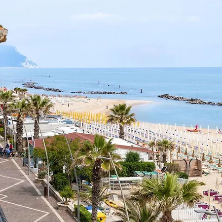Italian Experience-la Terrazza Sul Conero Lägenhet Porto Recanati